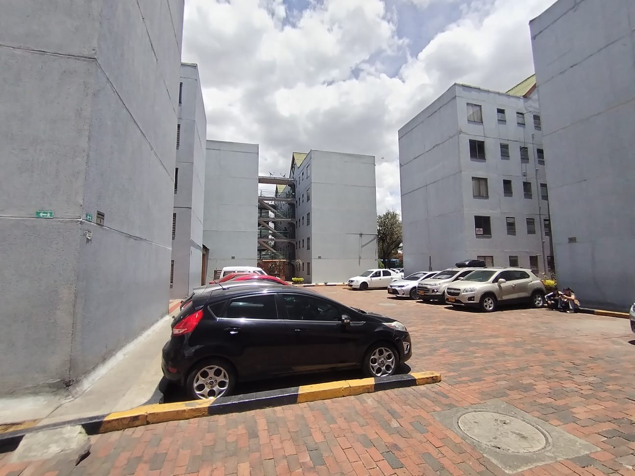 Se Vende Apartamento en Castilla Real Etapa 1 - 5to Piso x Escaleras- 58 m2 +20 de Altillo en Bogotá D.C.