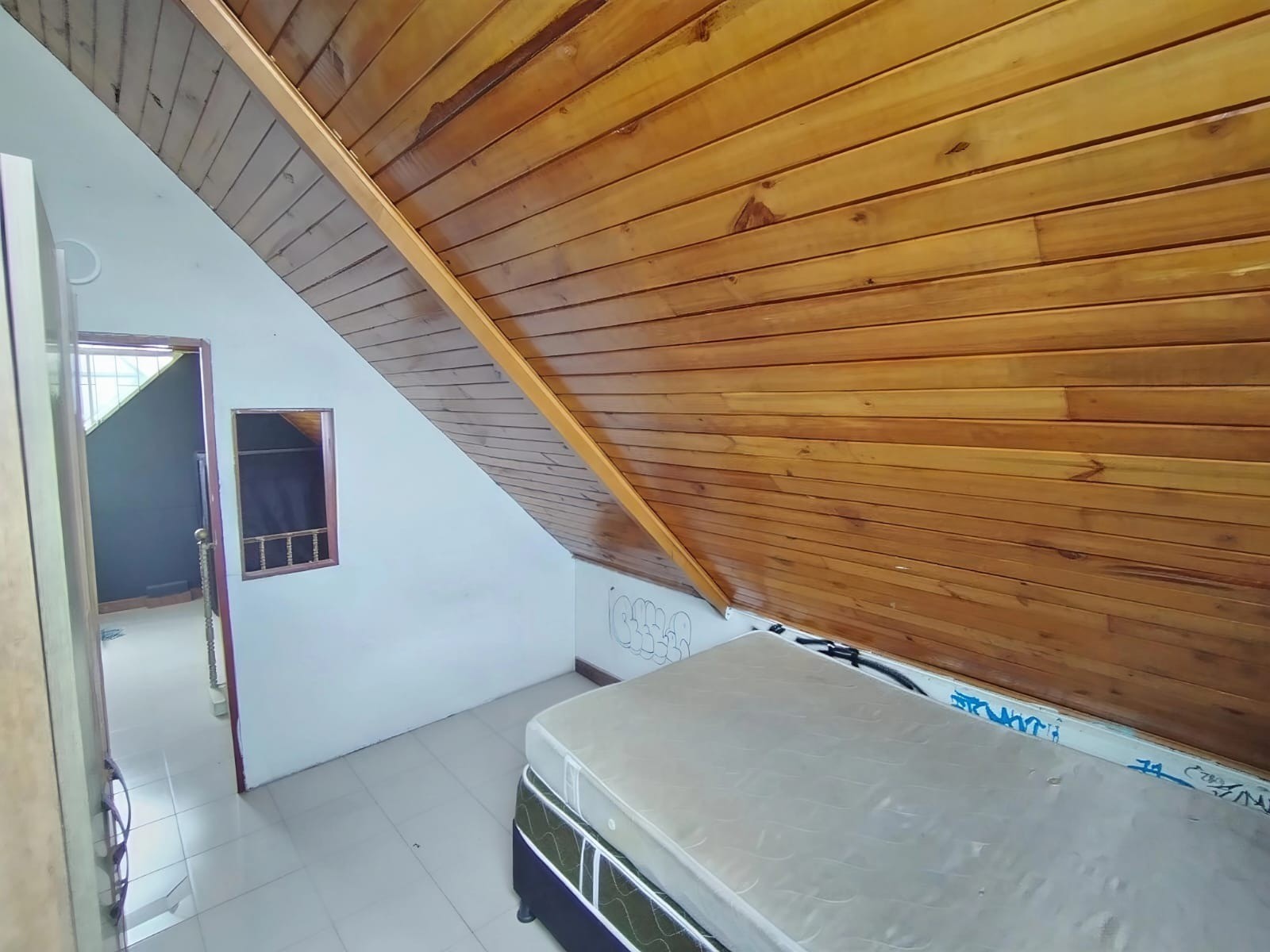 Se Vende Apartamento en Castilla Real Etapa 1 - 5to Piso x Escaleras- 58 m2 +20 de Altillo en Bogotá D.C.