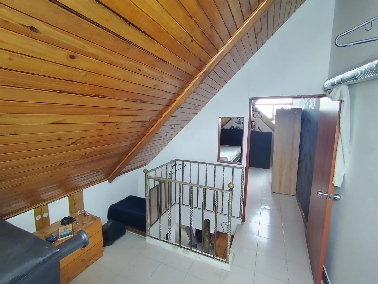 Se Vende Apartamento en Castilla Real Etapa 1 - 5to Piso x Escaleras- 58 m2 +20 de Altillo en Bogotá D.C.