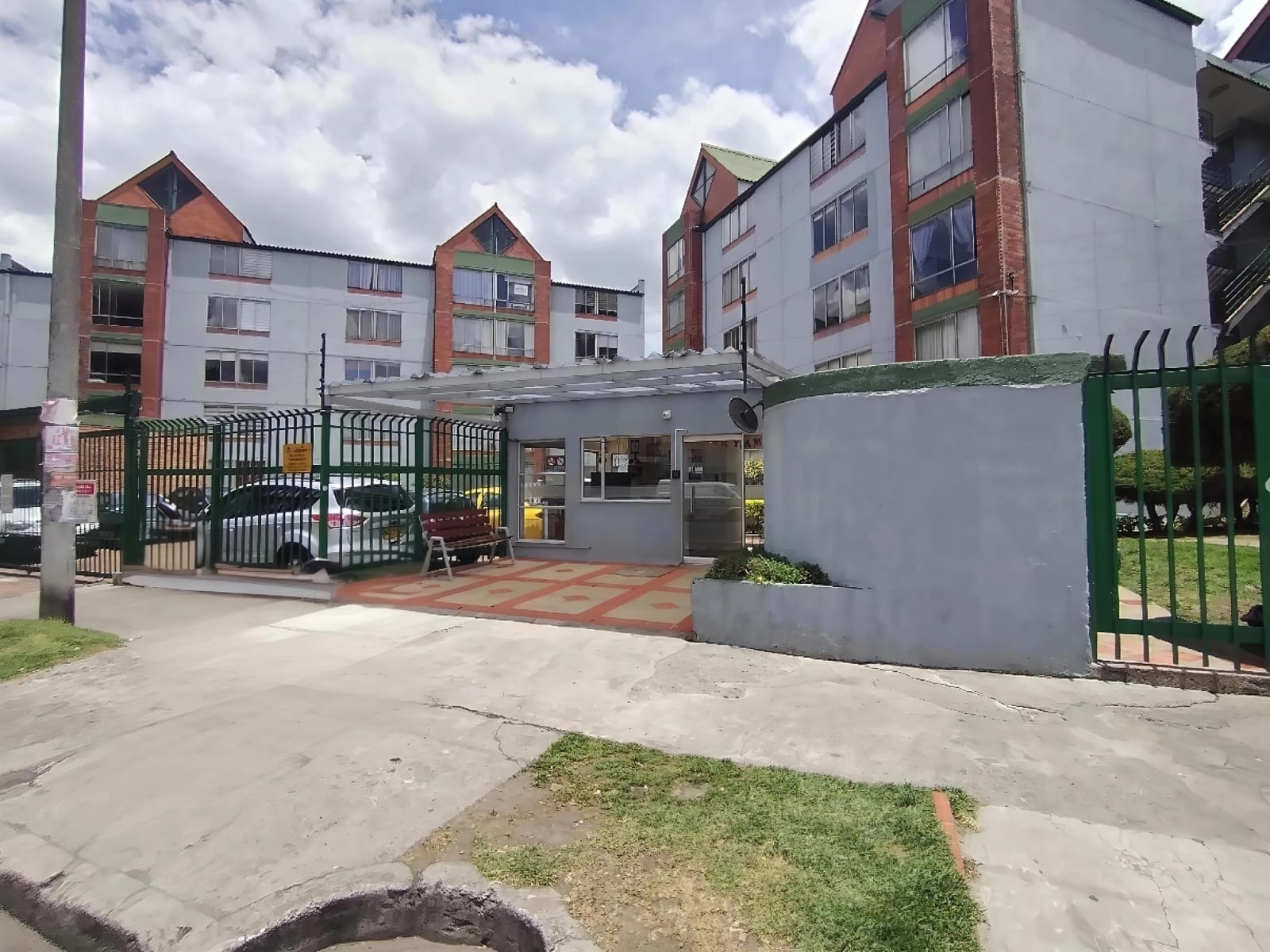 Se Vende Apartamento en Castilla Real Etapa 1 - 5to Piso x Escaleras- 58 m2 +20 de Altillo en Bogotá D.C.