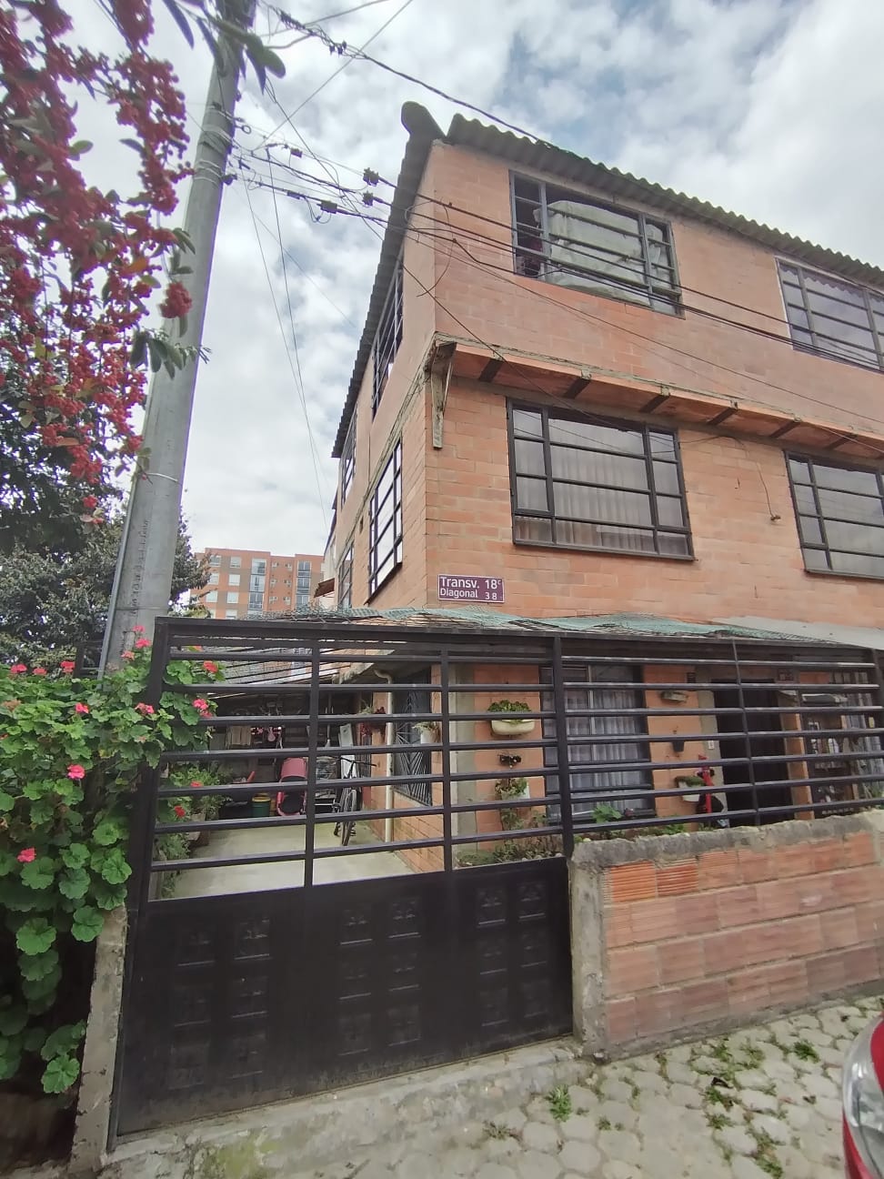 Se vende Casa en Soacha Terreros de 140 mt2 -  3 pisos en Soacha