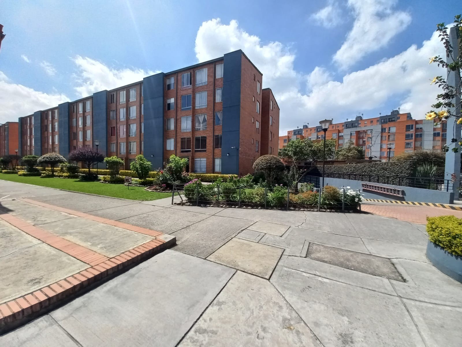 Se Vende Apartamento en Parques de Castilla 6 - 62 mt2 - 6to Piso x escaleras en Bogotá D.C.