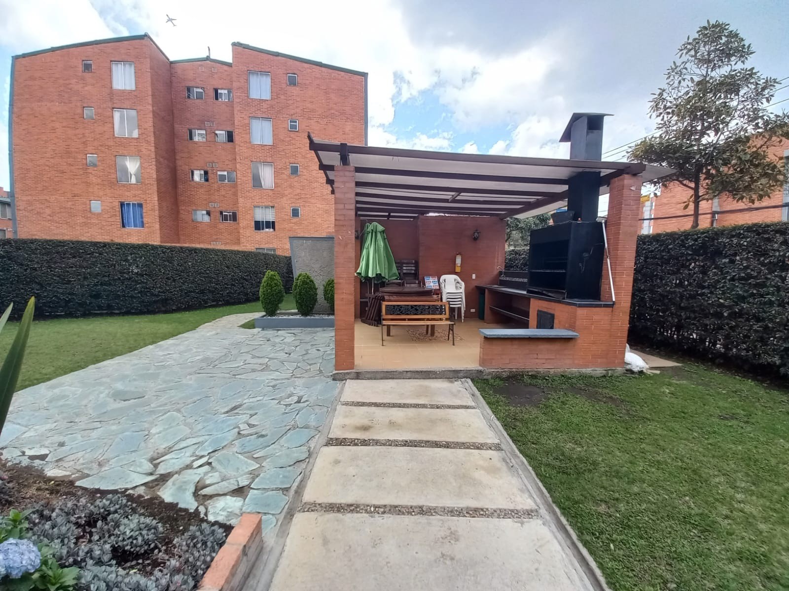 Se Vende Apartamento en Parques de Castilla 6 - 62 mt2 - 6to Piso x escaleras en Bogotá D.C.