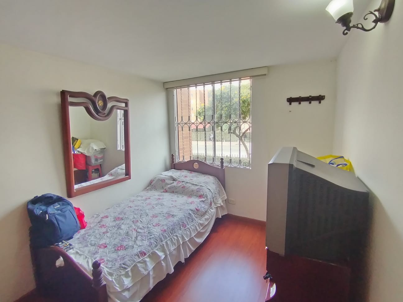 Se Vende Apartamento en Parques de Castilla 4 - 62 Mt2 .- Piso 2do en Bogotá D.C.
