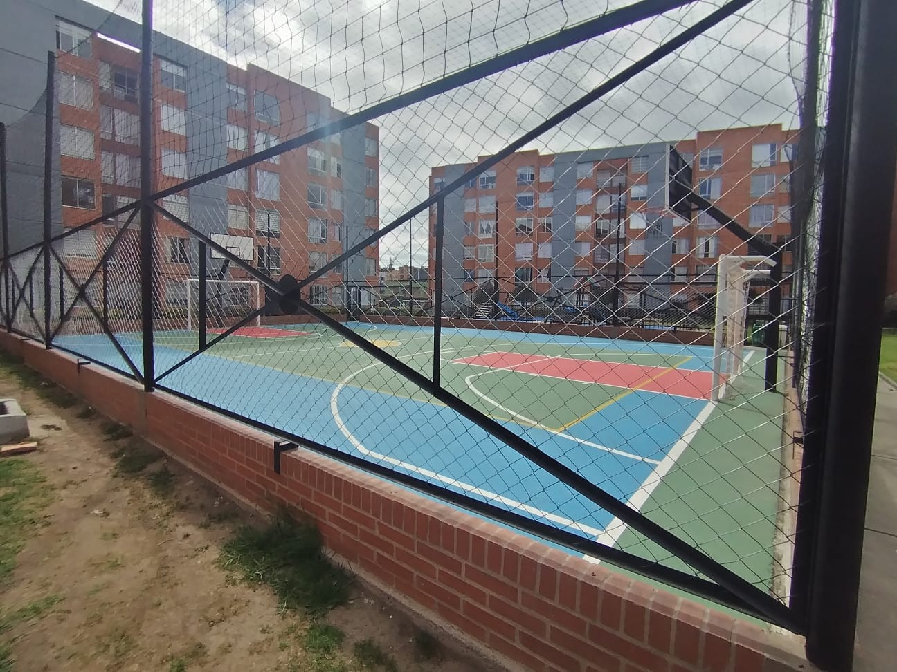 Se Vende Apartamento en Parques de Castilla 4 - 62 Mt2 .- Piso 2do en Bogotá D.C.