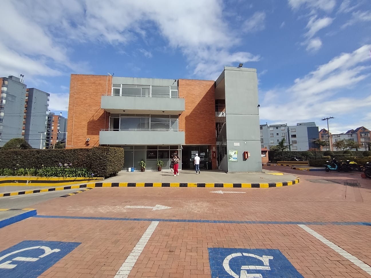 Se Vende Apartamento en Parques de Castilla 4 - 62 Mt2 .- Piso 2do en Bogotá D.C.