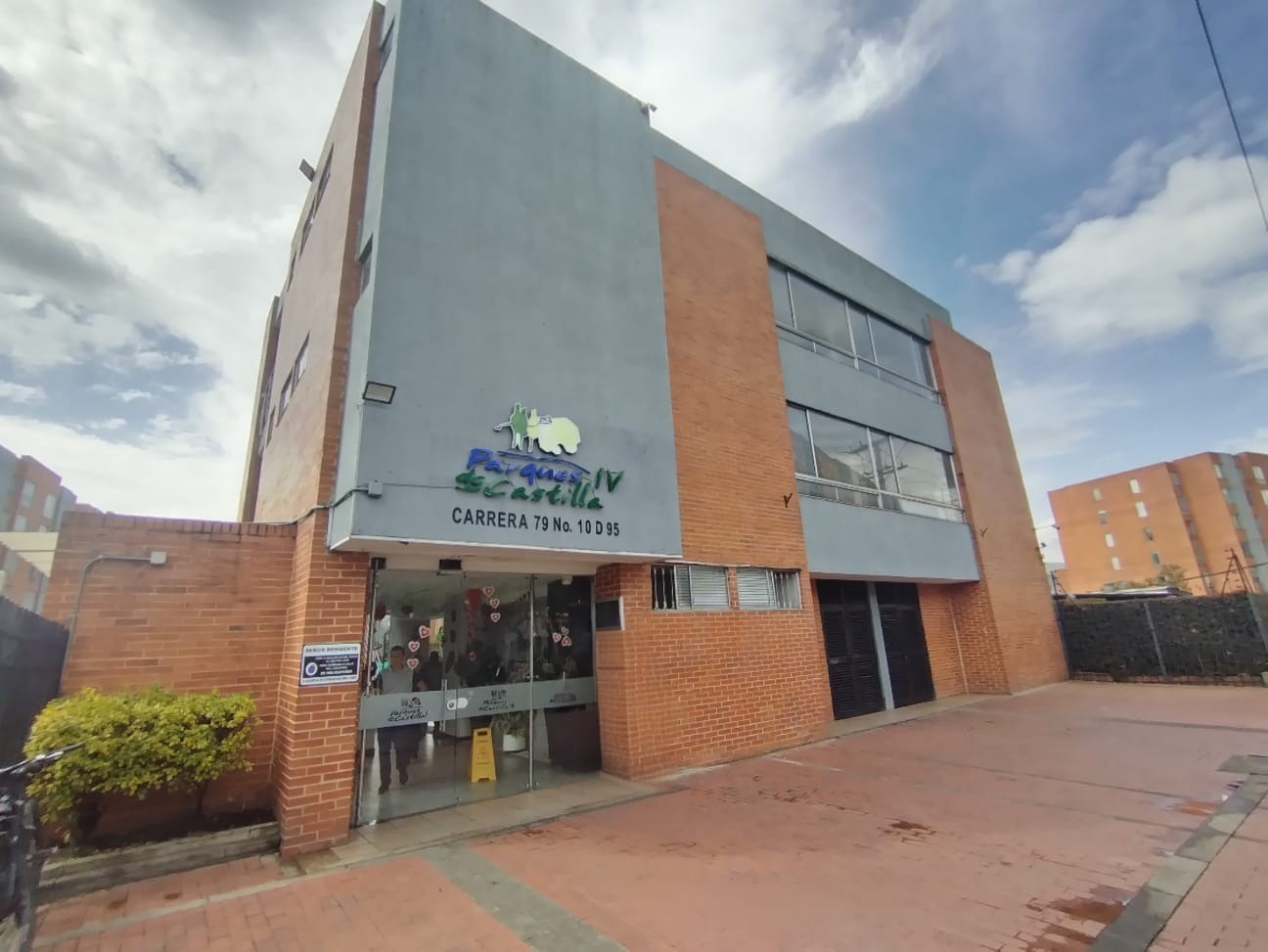Se Vende Apartamento en Parques de Castilla 4 - 62 mt 2 - 4to Piso x Escaleras en Bogotá D.C.
