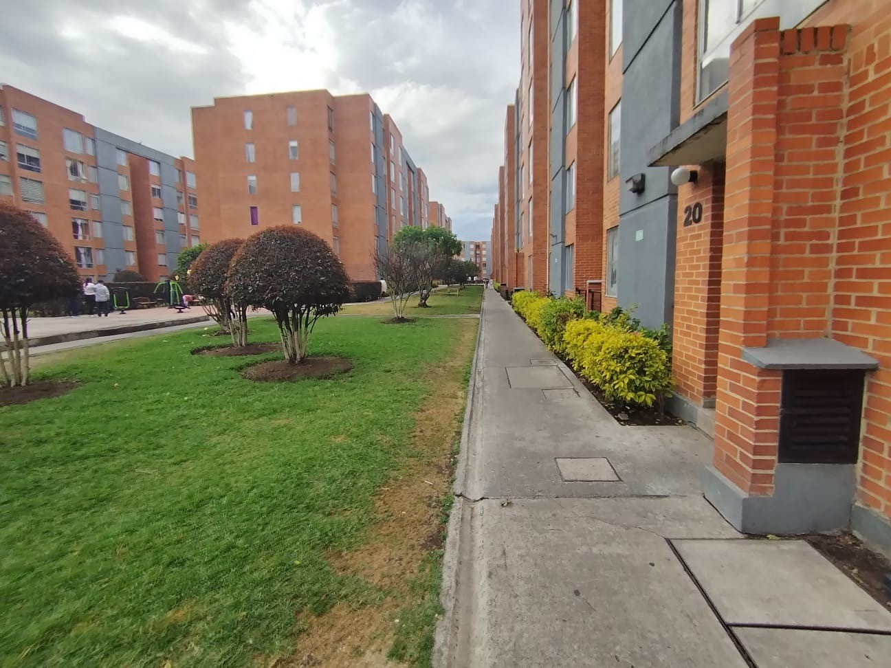 Se Vende Apartamento en Parques de Castilla 4 - 62 mt 2 - 4to Piso x Escaleras en Bogotá D.C.