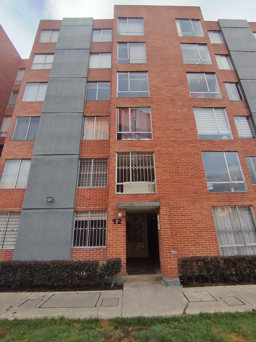Se Vende Apartamento en Parques de Castilla 4 - 62 mt 2 - 4to Piso x Escaleras en Bogotá D.C.