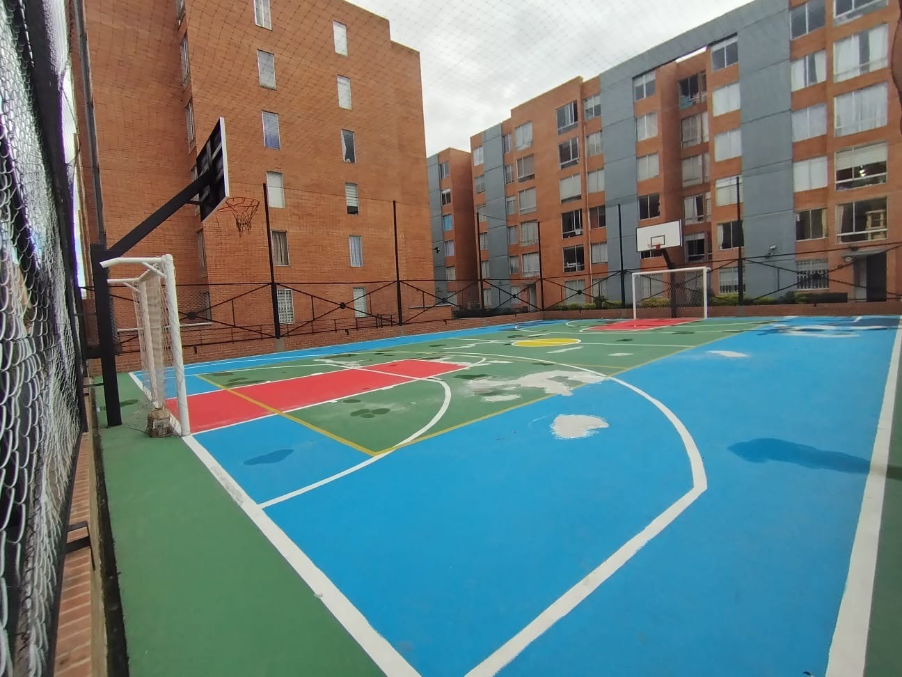 Se Vende Apartamento en Parques de Castilla 4 - 62 mt 2 - 4to Piso x Escaleras en Bogotá D.C.