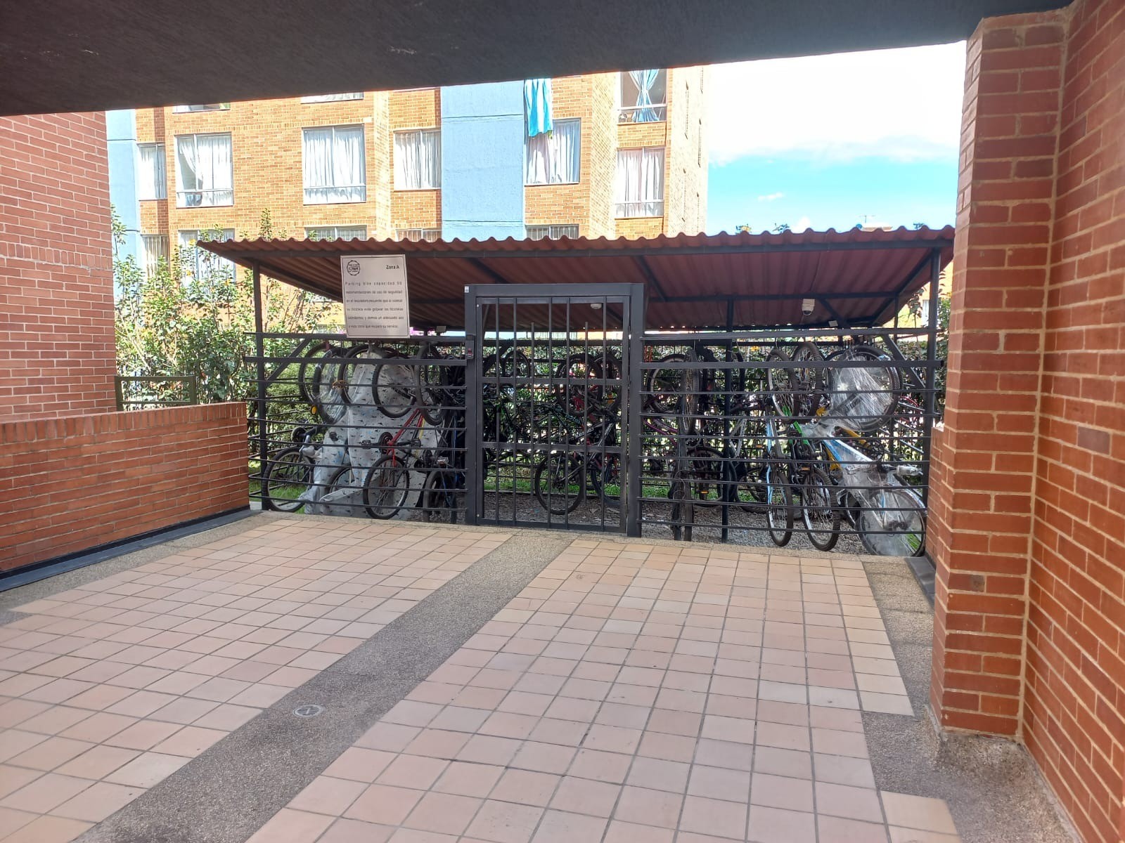 Se Vende Apartamento en Parques de Castilla 5 - 56 mt 2 - 4to Piso x Escaleras en Bogotá D.C.