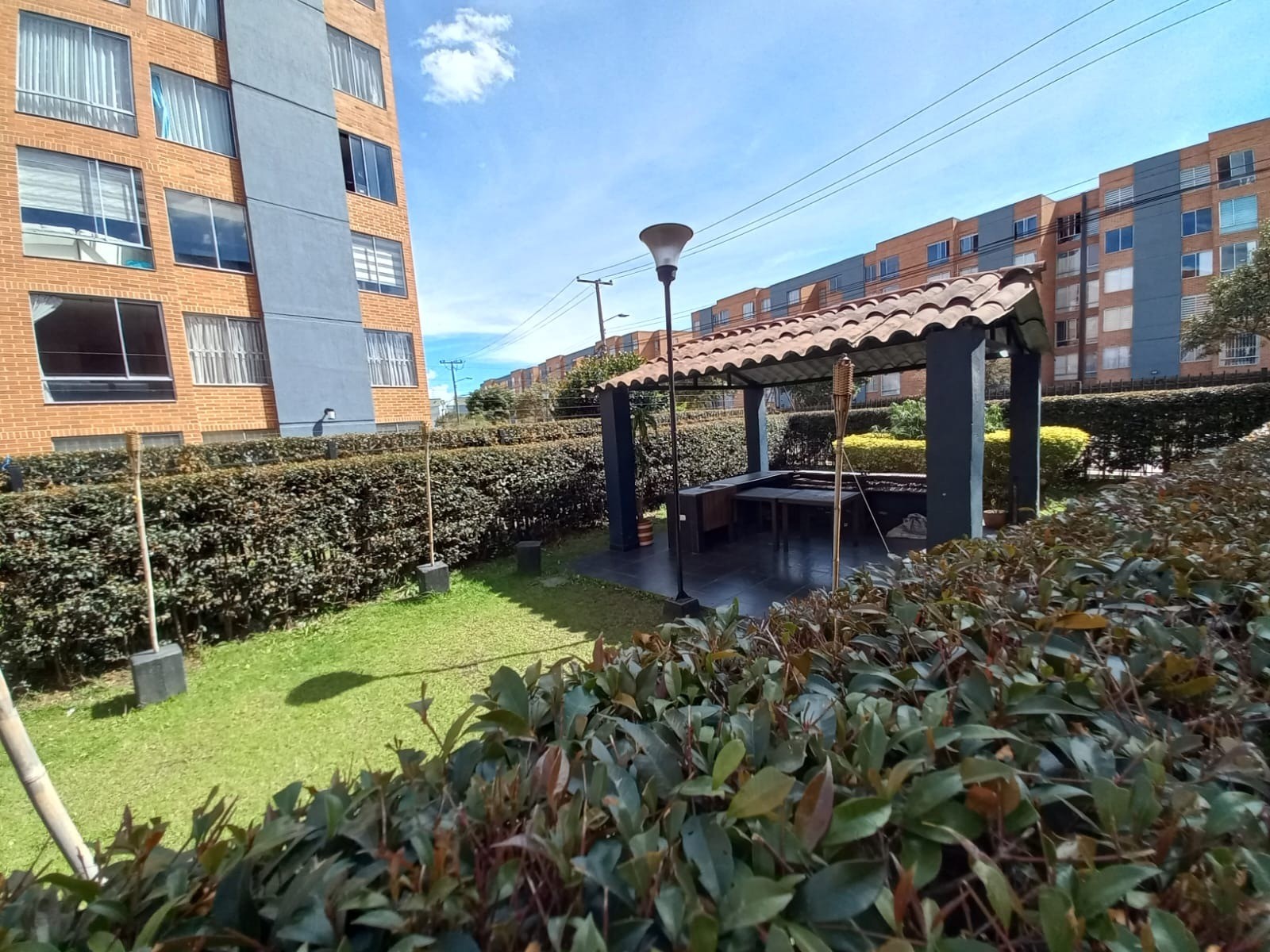 Se Vende Apartamento en Parques de Castilla 5 - 56 mt 2 - 4to Piso x Escaleras en Bogotá D.C.