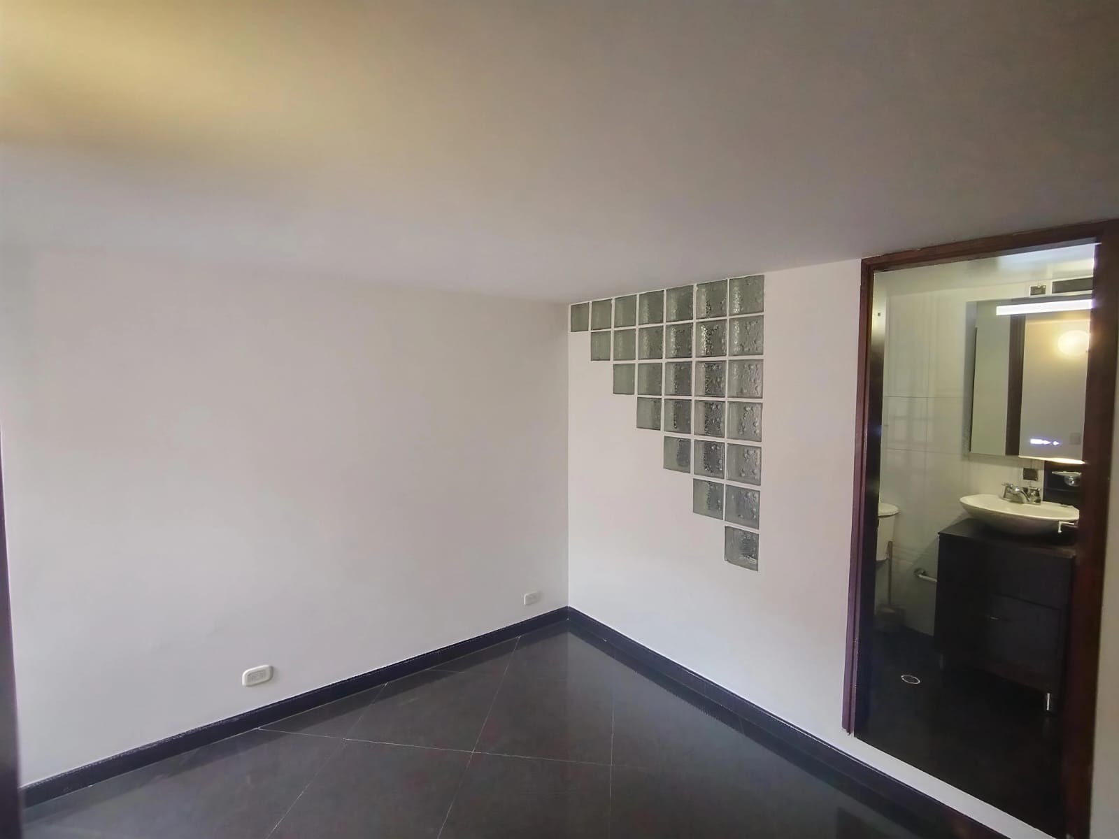 Se Vende Apartamento en Parques de Castilla 5 - 56 mt 2 - 4to Piso x Escaleras en Bogotá D.C.