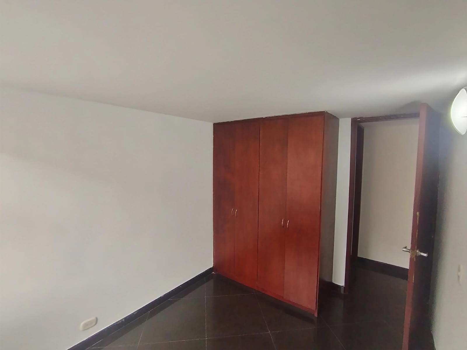 Se Vende Apartamento en Parques de Castilla 5 - 56 mt 2 - 4to Piso x Escaleras en Bogotá D.C.