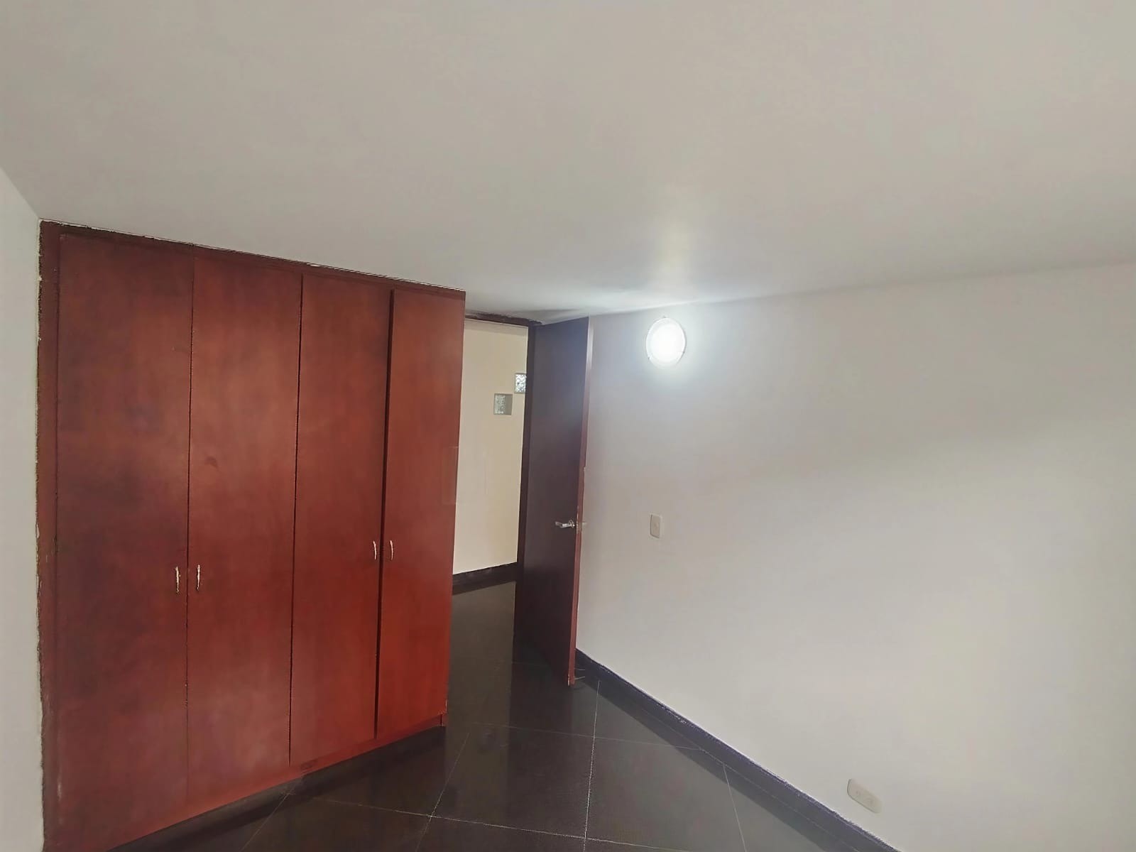Se Vende Apartamento en Parques de Castilla 5 - 56 mt 2 - 4to Piso x Escaleras en Bogotá D.C.