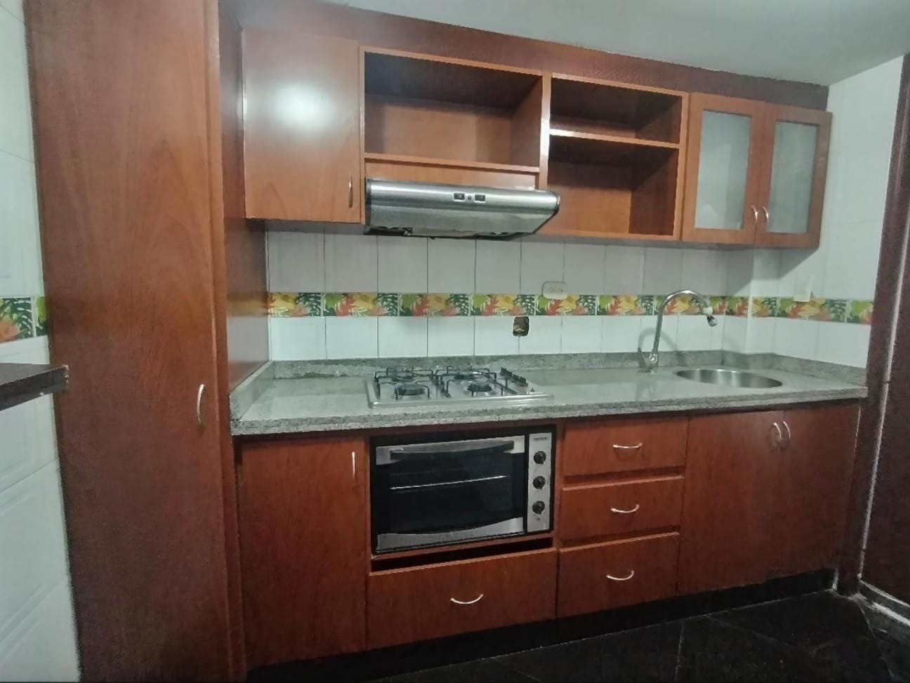 Se Vende Apartamento en Parques de Castilla 5 - 56 mt 2 - 4to Piso x Escaleras en Bogotá D.C.