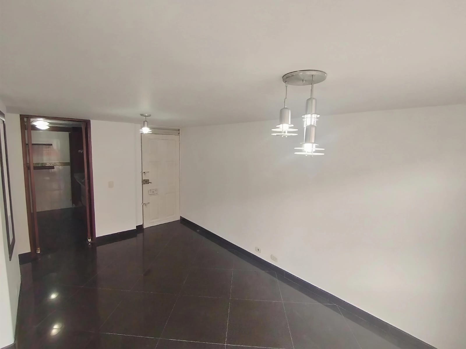 Se Vende Apartamento en Parques de Castilla 5 - 56 mt 2 - 4to Piso x Escaleras en Bogotá D.C.