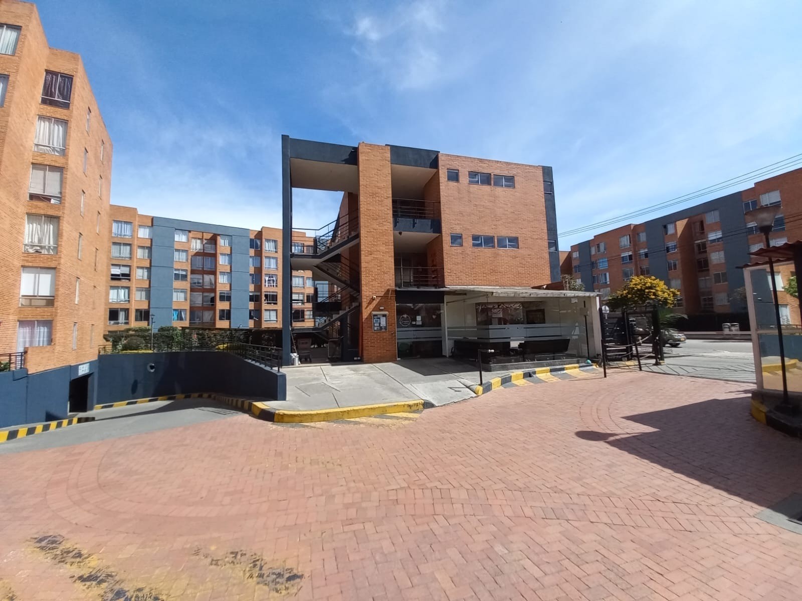 Se Vende Apartamento en Parques de Castilla 5 - 56 mt 2 - 4to Piso x Escaleras en Bogotá D.C.